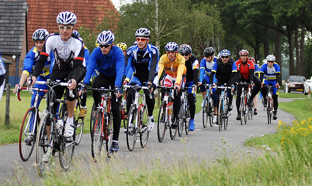 Sponsorfietstocht Münster – Genemuiden goed verlopen.