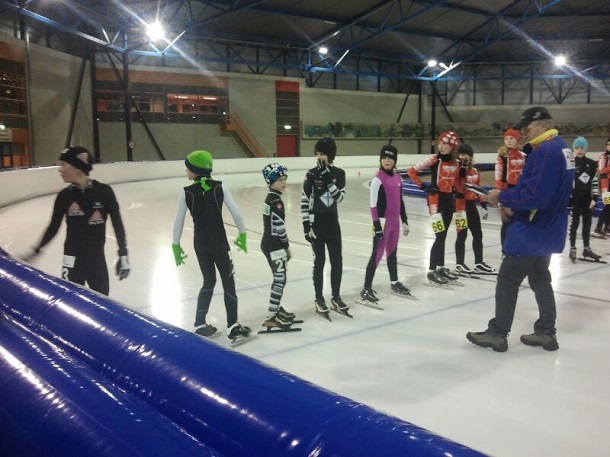 Schaatsers in actie bij gewestelijke kampioenschappen Marathon