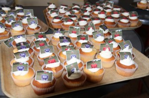 Unieke cupcakes met foto's van de schaatssters